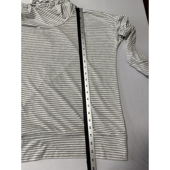 Calvin Klein Performance Lightweight Women's L Gray Striped Pullover Athleisure - Picture 6 of 7